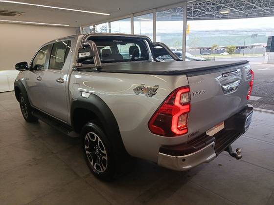 TOYOTA HILUX 2.8 D-4D TURBO DIESEL CD SRX 4X4 AUTOMÁTICO TOYOTA HILUX 2.8 D-4D TURBO DIESEL CD SRX 4X4 AUTOMÁTICO